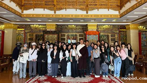 服装专业师生前往青海研学考察合影