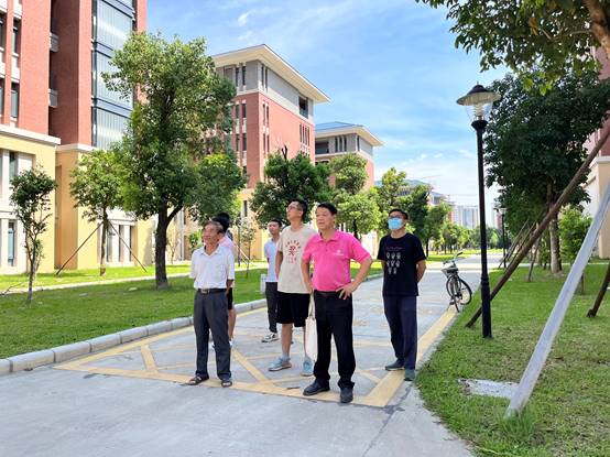 李校检查新教学楼2