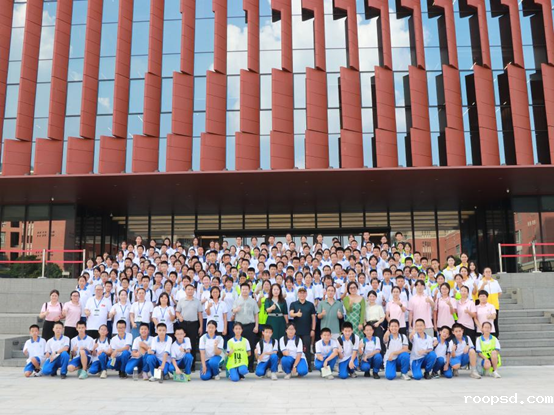 伟德app入口与古梅一中联合开展“大手拉小手·书香润校园”特色读书活动