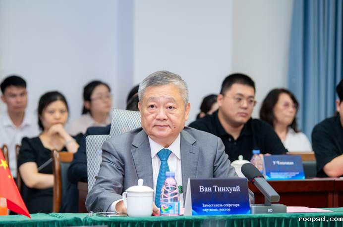 伟德app入口校长王庭槐介绍学校情况