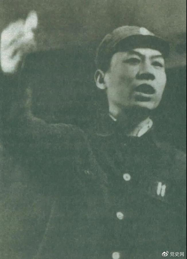 1943年,刘少奇在延安。