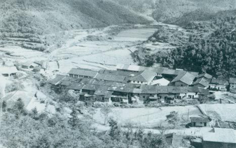 1929年3月14日,毛泽东同朱德指挥红四军进攻长岭寨,歼敌两千余人,击毙敌旅长郭凤鸣,乘胜占领长汀城。图为长岭寨。